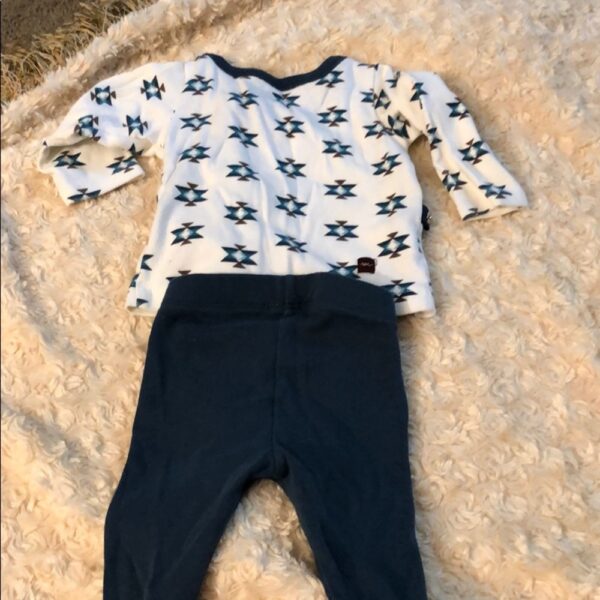 Tea baby boy 2 pc long sleeve shirt/pant set., 0-3