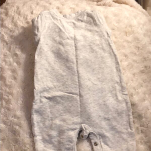 Baby Gap footed jersey onesie, like new, 0-3mos