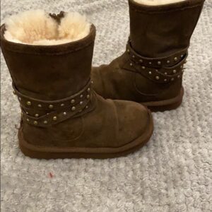 Pr of girl’s brown UGG boots, size 12