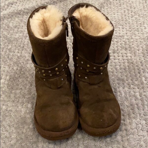 Pr of girl’s brown UGG boots, size 12