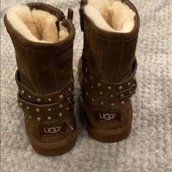 Pr of girl’s brown UGG boots, size 12