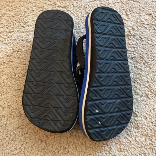 Like new, toddler boy’s Reef flip-flops, sz 7/8