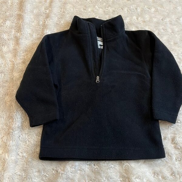 Boy’s Obermeyer black fleece pullover, size xs (2-4)