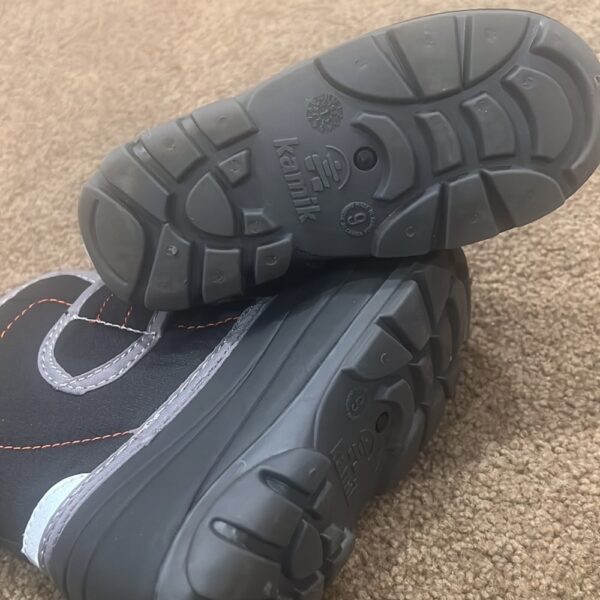 Pr of Kamik snow boots, size 9