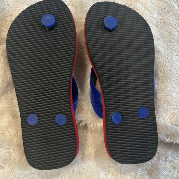 NWOT, Pr of boy’s Havaiana flip flops, size 11/12C
