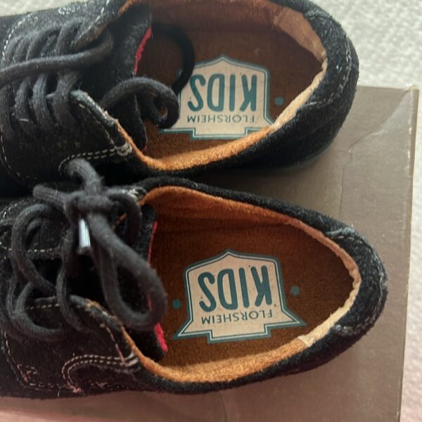 NWOT, pair of boy’s lace up black suede dress shoes by Florsheim, sz 11