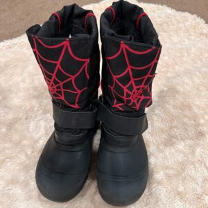 Pair of boy’s Spider-Man snow boots by Tundra, sz 11