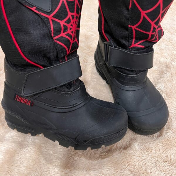 Pair of boy’s Spider-Man snow boots by Tundra, sz 11