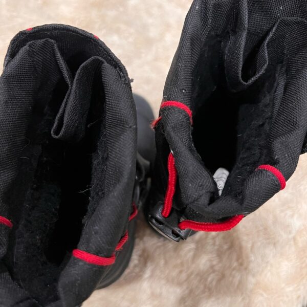 Pair of boy’s Spider-Man snow boots by Tundra, sz 11