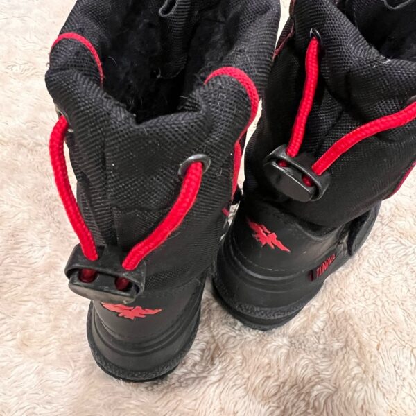 Pair of boy’s Spider-Man snow boots by Tundra, sz 11