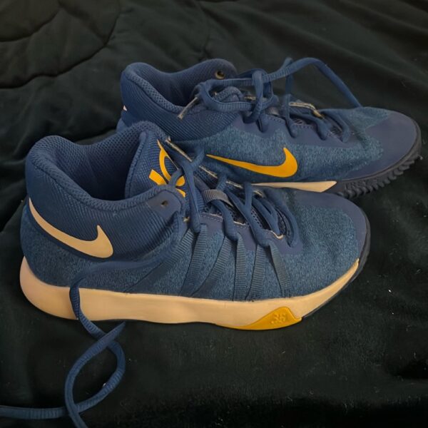 Nike, lo top, boy’s “Warrior” basketball sneakers by Leo Chang, sz 13c
