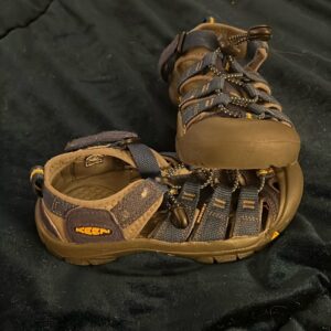 Keen, pr of water/hiking sandals, blue and black, size 13