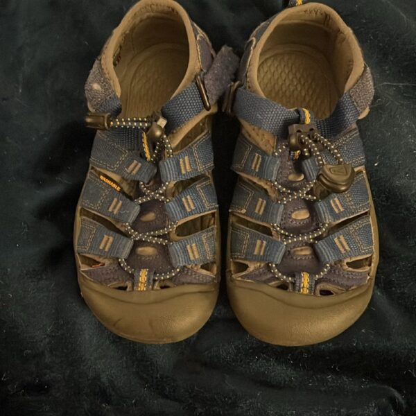 Keen, pr of water/hiking sandals, blue and black, size 13