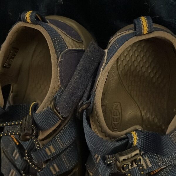 Keen, pr of water/hiking sandals, blue and black, size 13