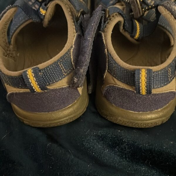 Keen, pr of water/hiking sandals, blue and black, size 13