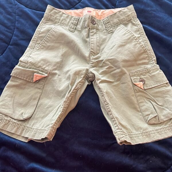 NWOT, Levi’s pair of boys olive green lightweight cargo shorts, sz 6 regular