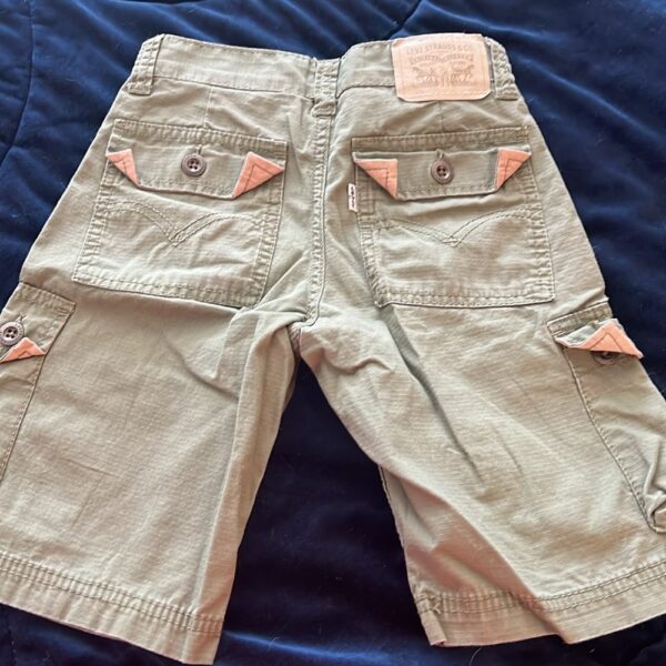 NWOT, Levi’s pair of boys olive green lightweight cargo shorts, sz 6 regular