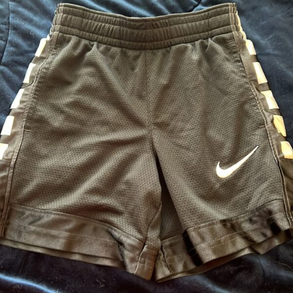 Nike, 3 pairs of dri fit boy’s athletic shorts, XS (4/5)