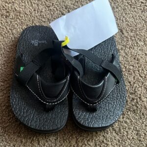 Sanuk, NWOT, black yoga mat flip flops, size 7-8