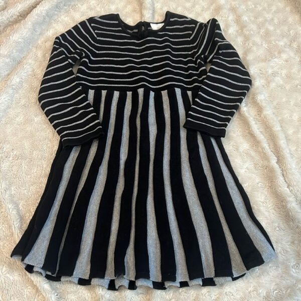 Hanna Anderson, adorable long sleeve sweater dress, size 110 (5-6)