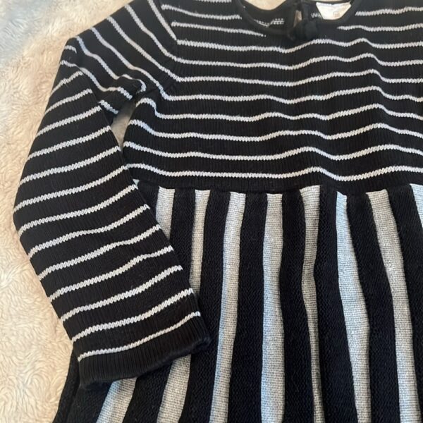 Hanna Anderson, adorable long sleeve sweater dress, size 110 (5-6)