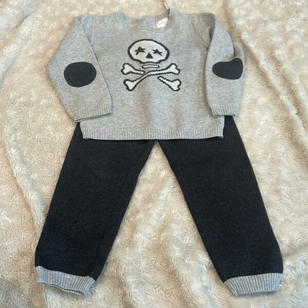 Bloomies by Bloomingdales, like new, heavy weight pants and sweater, size 24 mos