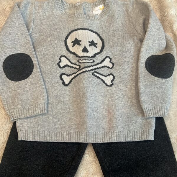 Bloomies by Bloomingdales, like new, heavy weight pants and sweater, size 24 mos
