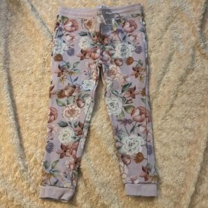 NWOT, Posh Peanut, lightweight floral jogger, size 7