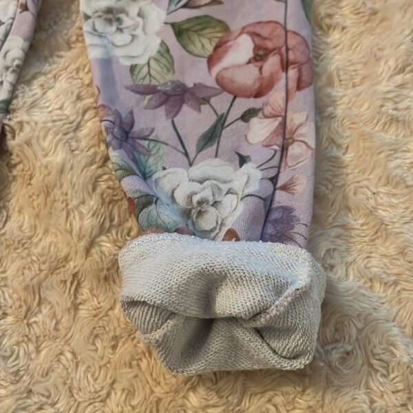 NWOT, Posh Peanut, lightweight floral jogger, size 7