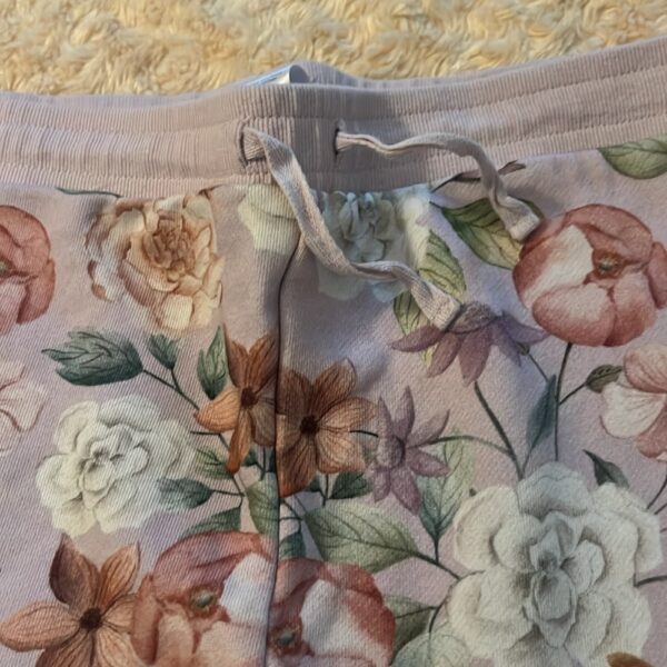 NWOT, Posh Peanut, lightweight floral jogger, size 7