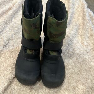 Tundra, camo boy’s snow boots, size 11