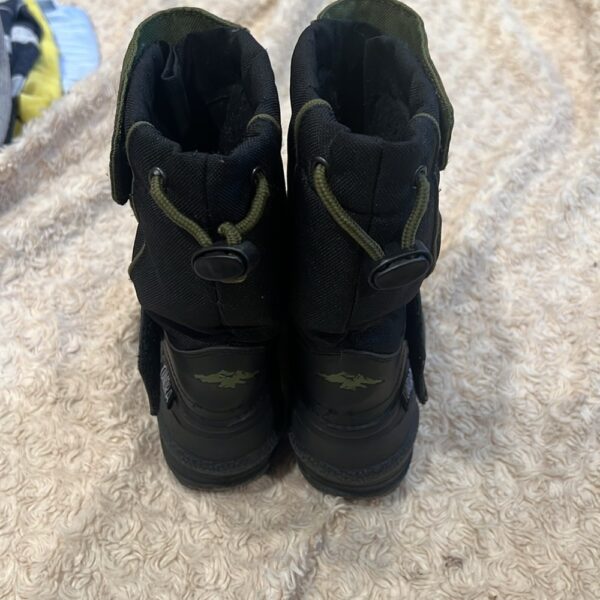 Tundra, camo boy’s snow boots, size 11