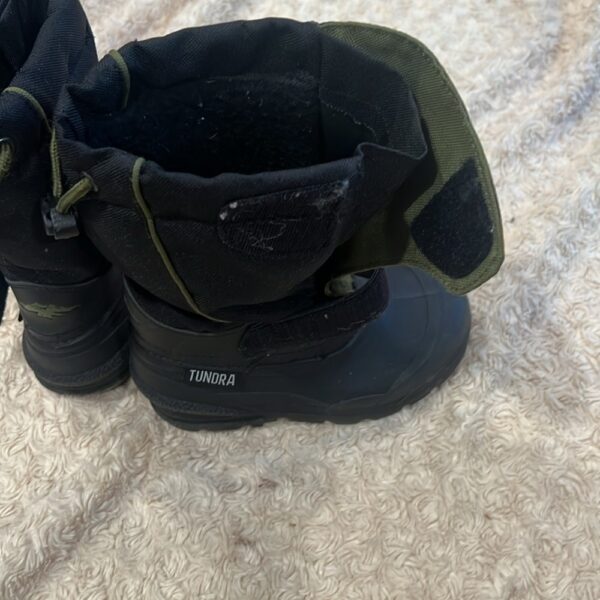 Tundra, camo boy’s snow boots, size 11