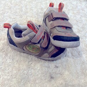 Clarks, stomposaurus tan leather sneakers with Velcro, sz 8