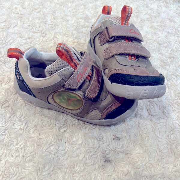 Clarks, stomposaurus tan leather sneakers with Velcro, sz 8