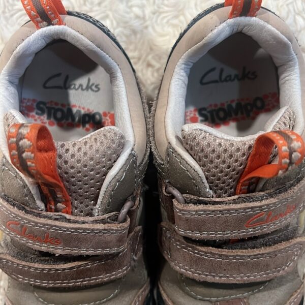 Clarks, stomposaurus tan leather sneakers with Velcro, sz 8