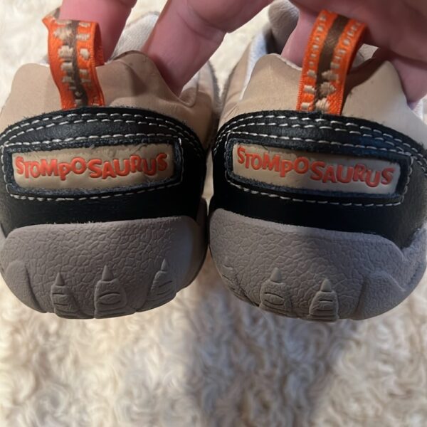 Clarks, stomposaurus tan leather sneakers with Velcro, sz 8