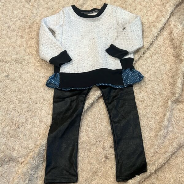 Adorable outfit, 2 pieces, size 3t