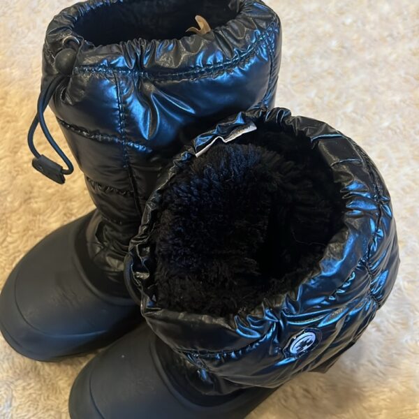 Kamik, like new, pair of black snow boots with toggle top, size 1