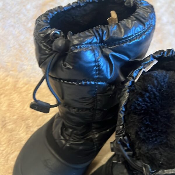 Kamik, like new, pair of black snow boots with toggle top, size 1