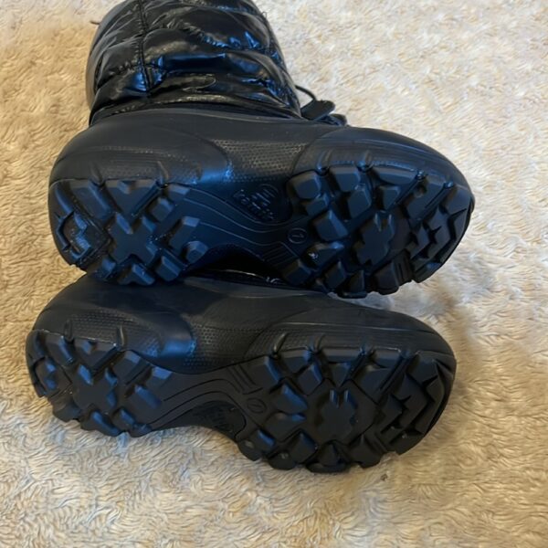 Kamik, like new, pair of black snow boots with toggle top, size 1