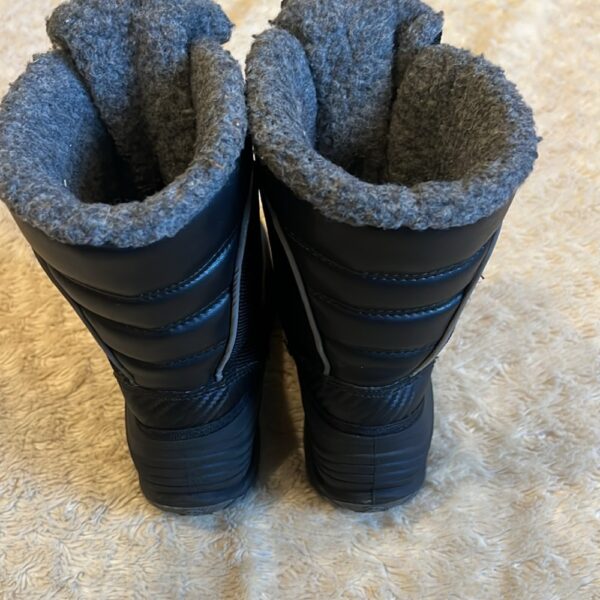 Kamik, pr of black snow boots, sz 1
