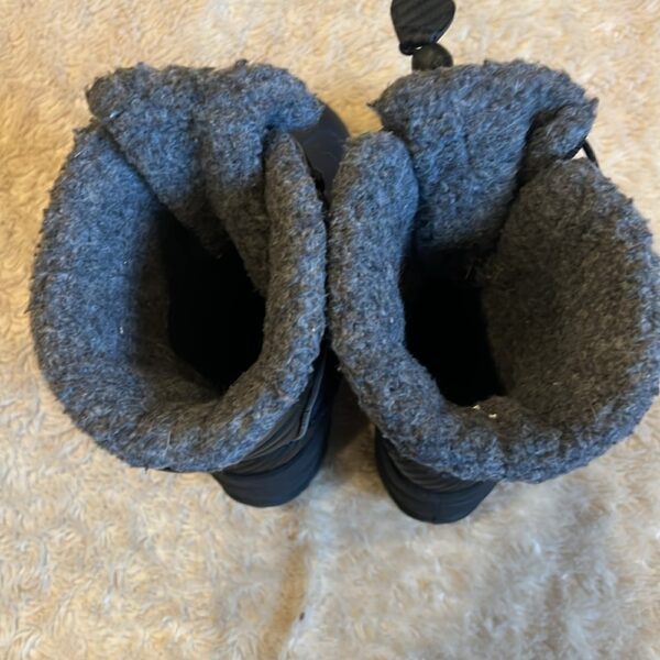 Kamik, pr of black snow boots, sz 1