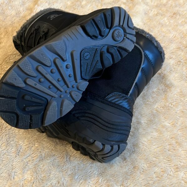 Kamik, pr of black snow boots, sz 1