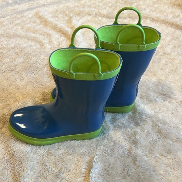Hatley, pr of blue rain boots, size 13