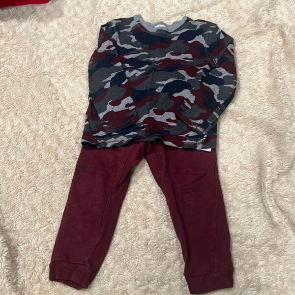 Splendid, matching shirt and sweatpants, size 4T