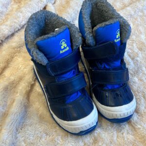 Kamik, pair of blue short snow boots, size 1