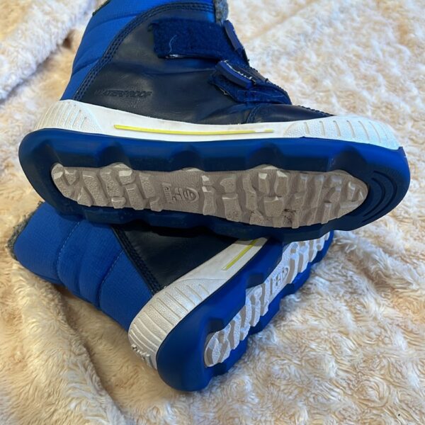 Kamik, pair of blue short snow boots, size 1