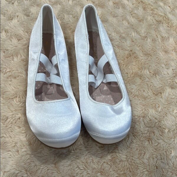 White Dress Shoes with Decorative Cutouts