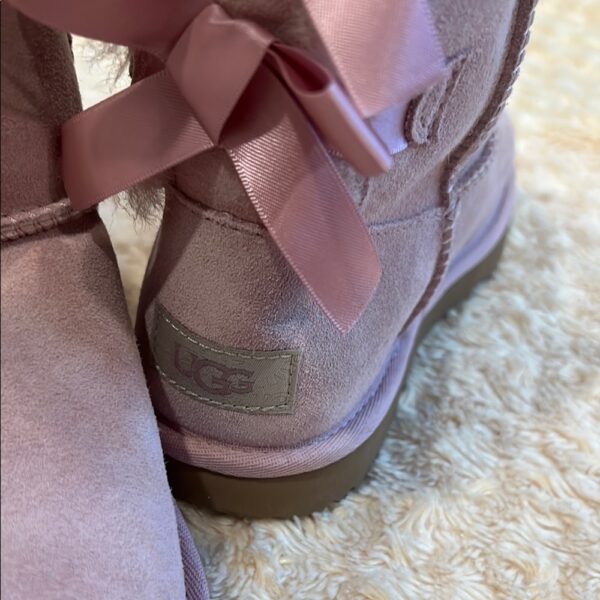 NWOT, Ugg, Bailey Bow, girl’s light pink boots, Size 3